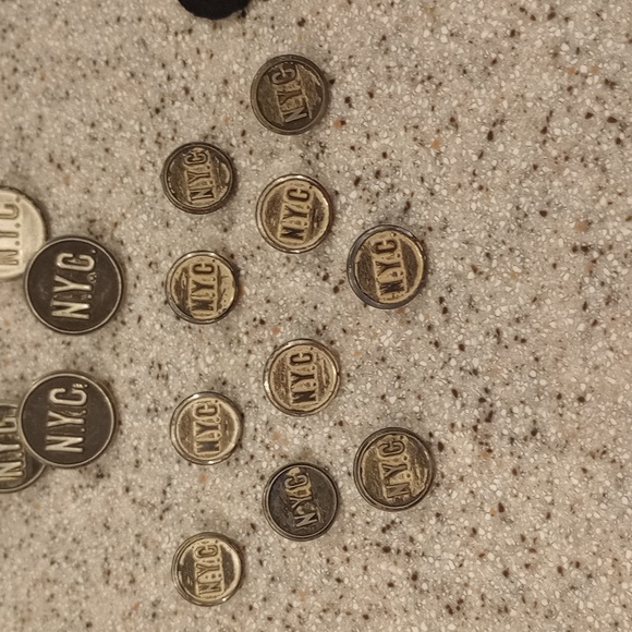 Rare find, NYC buttons and badges - Picture 3 of 5